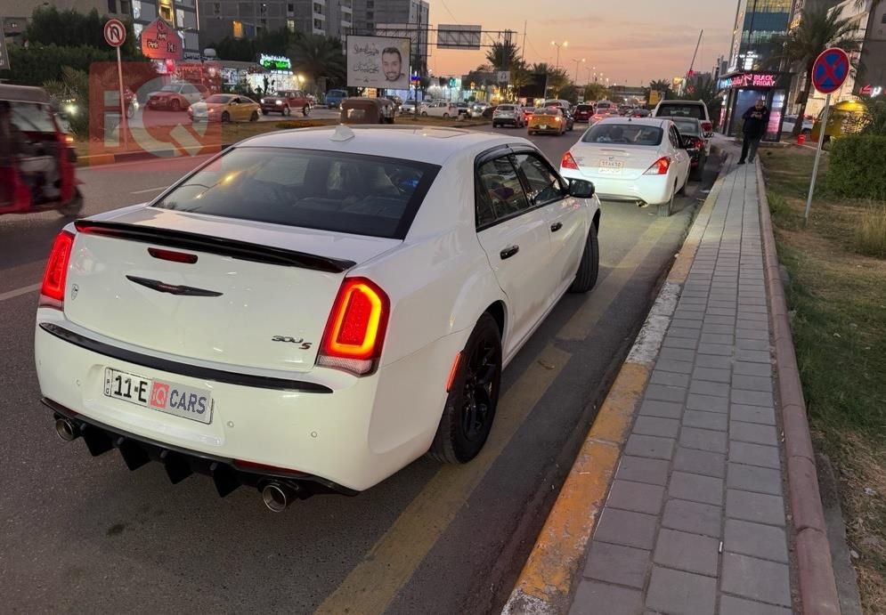 کرایسلەر 300